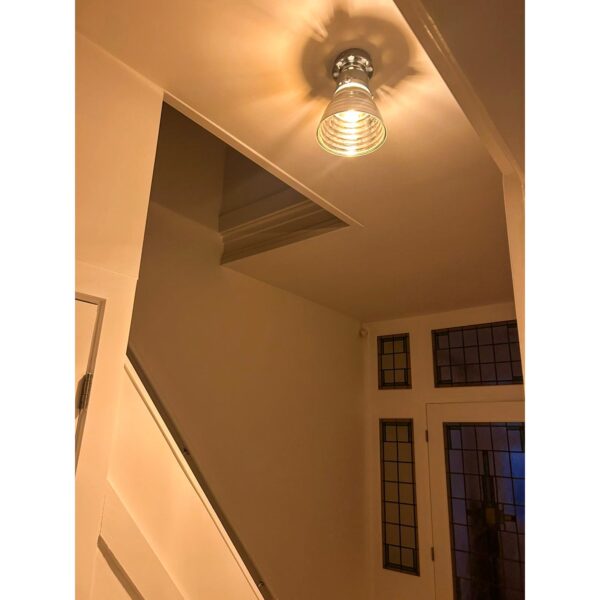 Zeiss Iokn plafondlamp in een hal bij trapgat