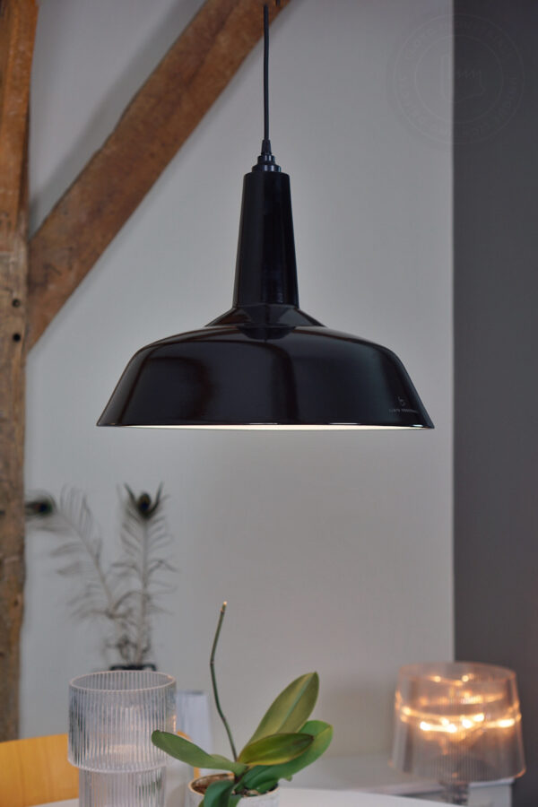 Zwart emaille hanglamp van Lloyd Industrials