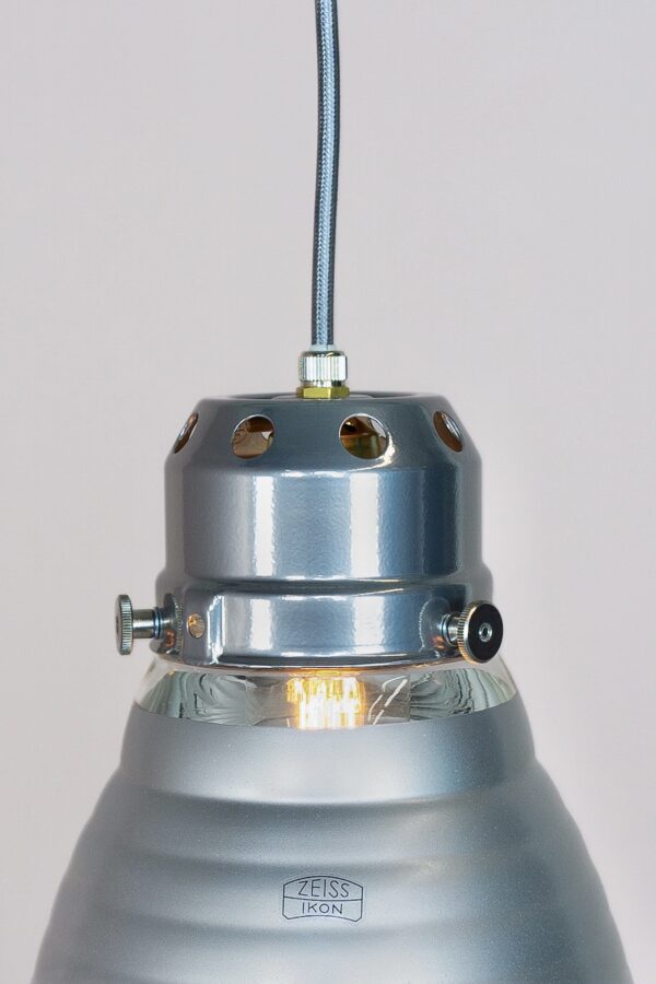Detail foto van de designlamp Zeiss Ikon ZI001 Chrome van de bovendeel van de lamp.