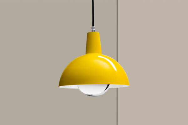 Gele designlamp 1603 hanglamp de Kelk no.17 van Anvia
