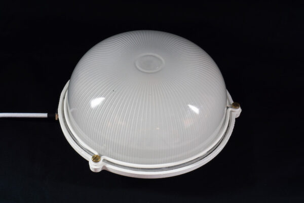 vintage wandlamp kleur wit van het merk Mapelec