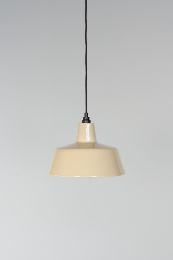 ONETONE beige emaille lamp met zwart textielbedrading uit Milaan