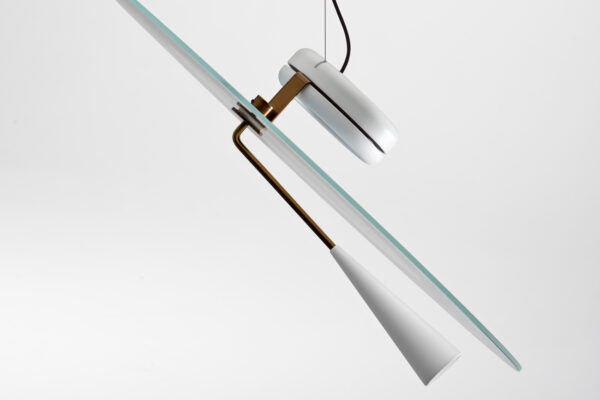 Hanglamp Bascula Stilnovo wit met schuine glazen plaat