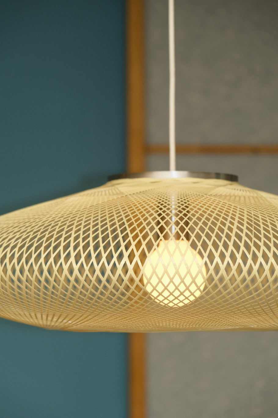 UFO Hazy Yellow designlamp close-up