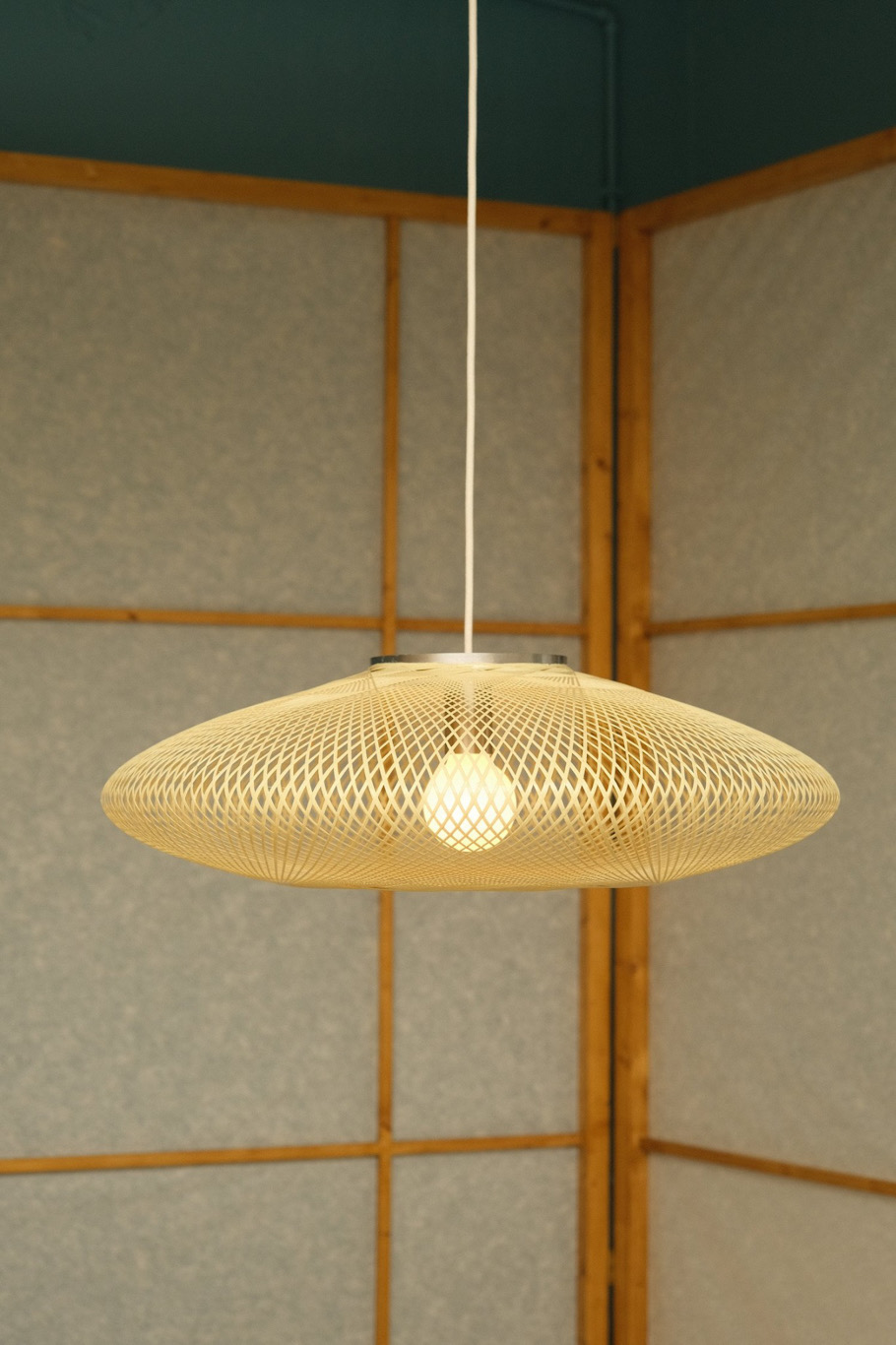 UFO Hazy Yellow hanglamp volledige weergave