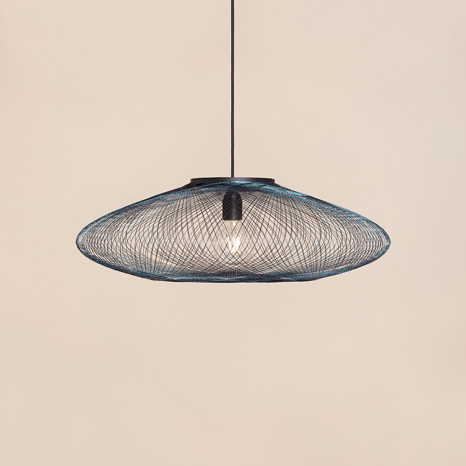 UFO Open Iridescent lamp met lichtbron aan en aramidevezelstructuur