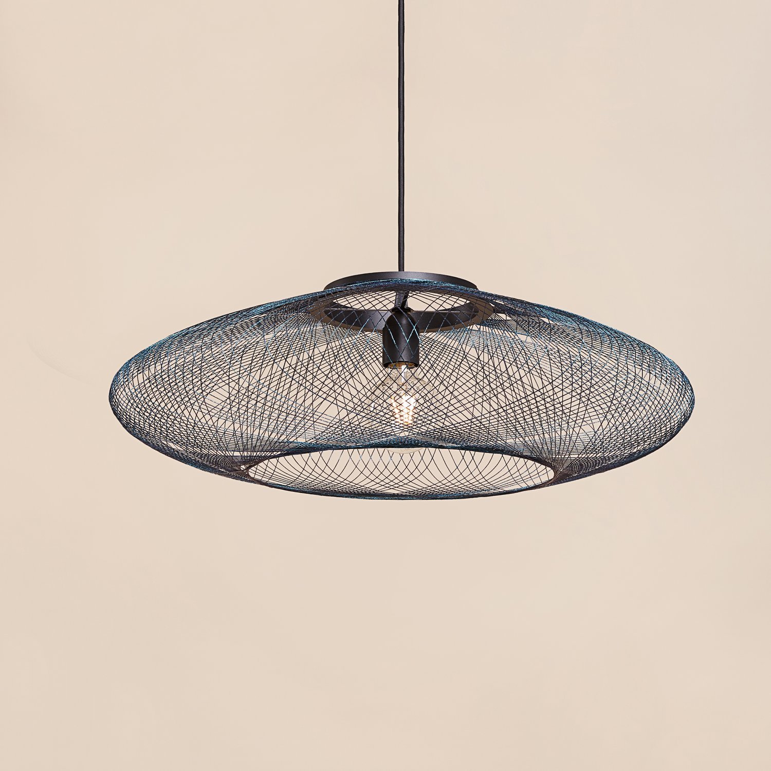 UFO Open Iridescent lamp in zijaanzicht met zichtbare lampfitting