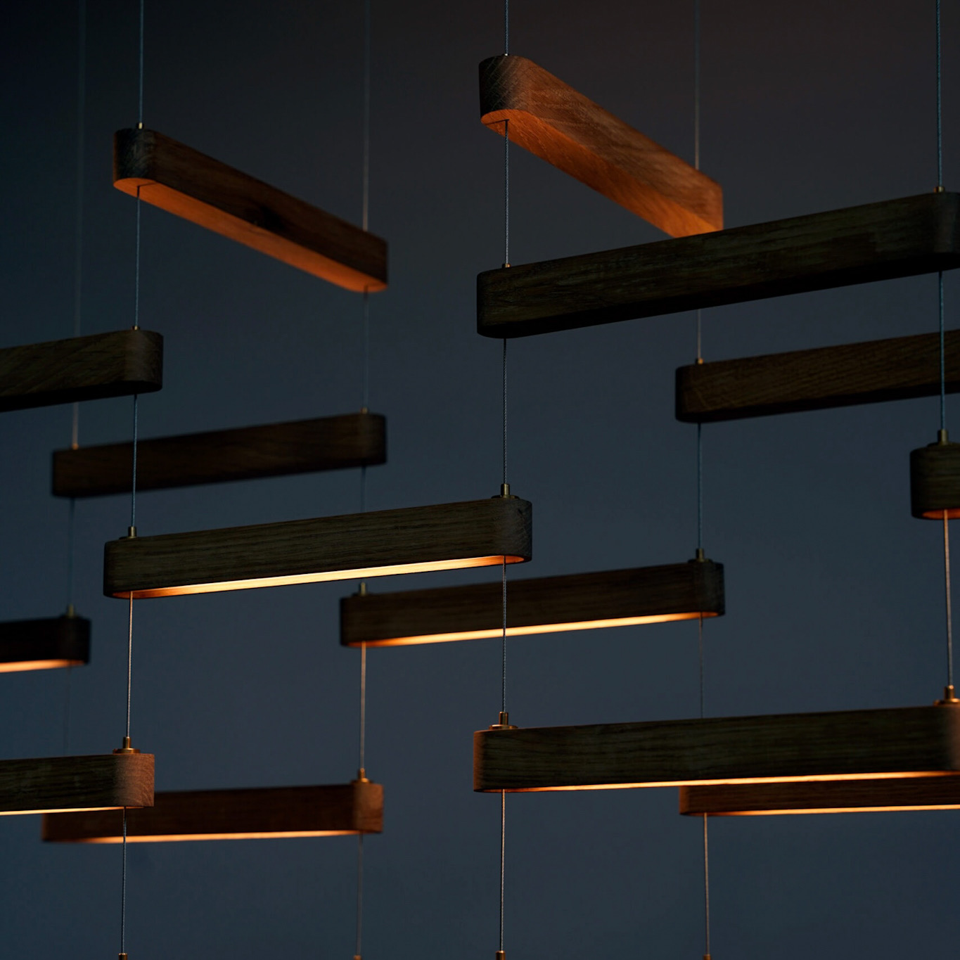 Flock S Sculpture 18 van Arend Groosman met warm licht in donkere ruimte