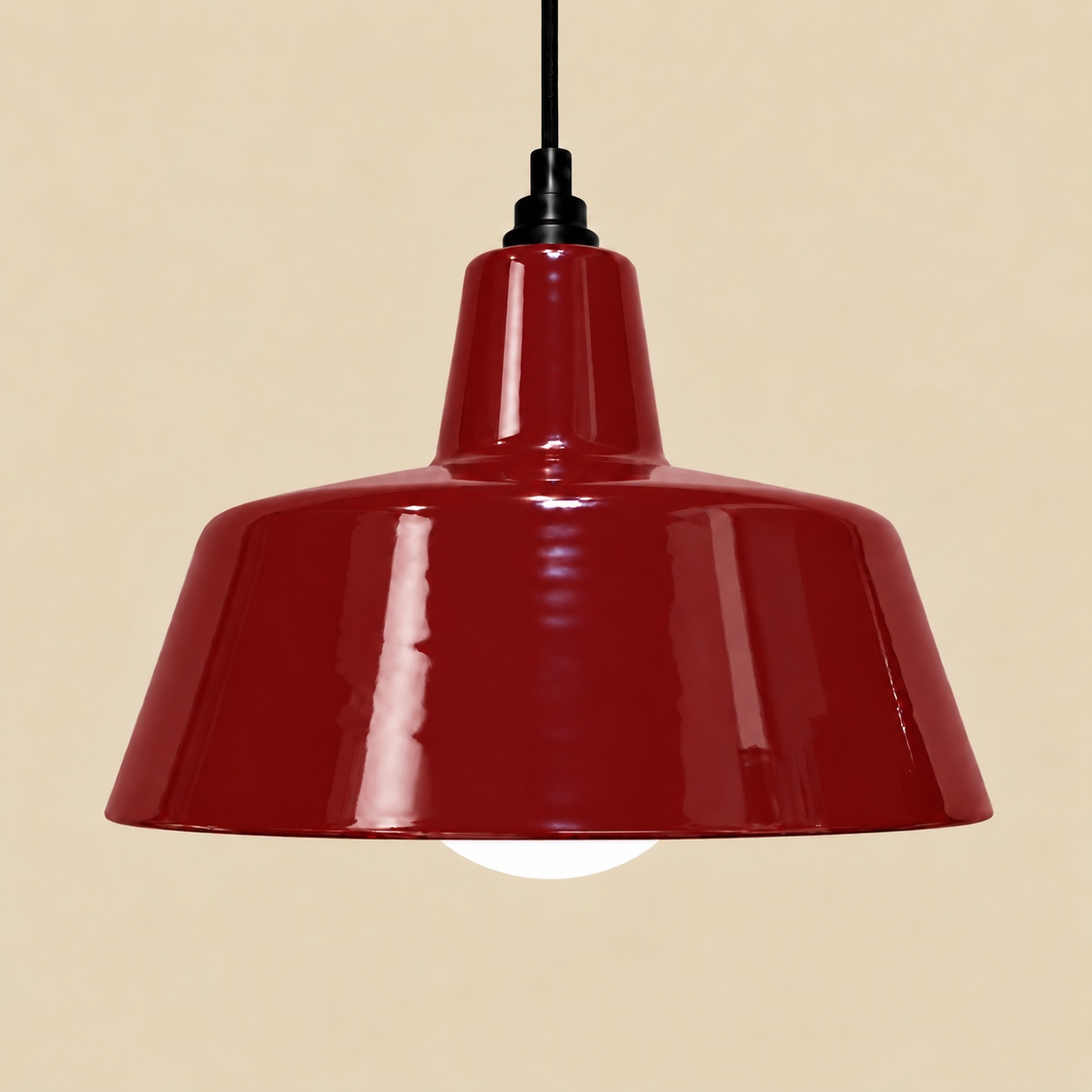 Geëmailleerde rode hanglamp EBLI OneTone Purple Red